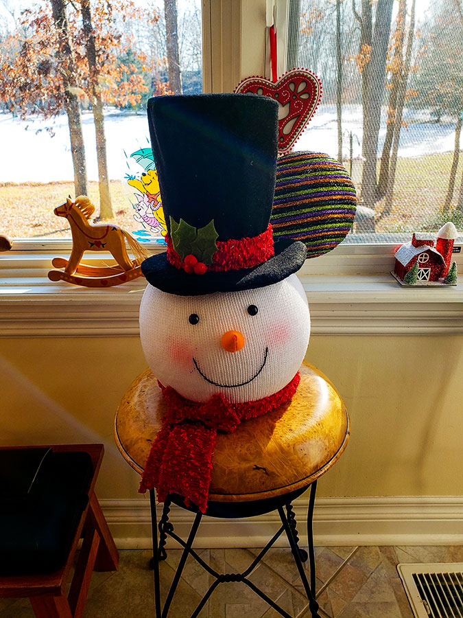 Snowman on stool