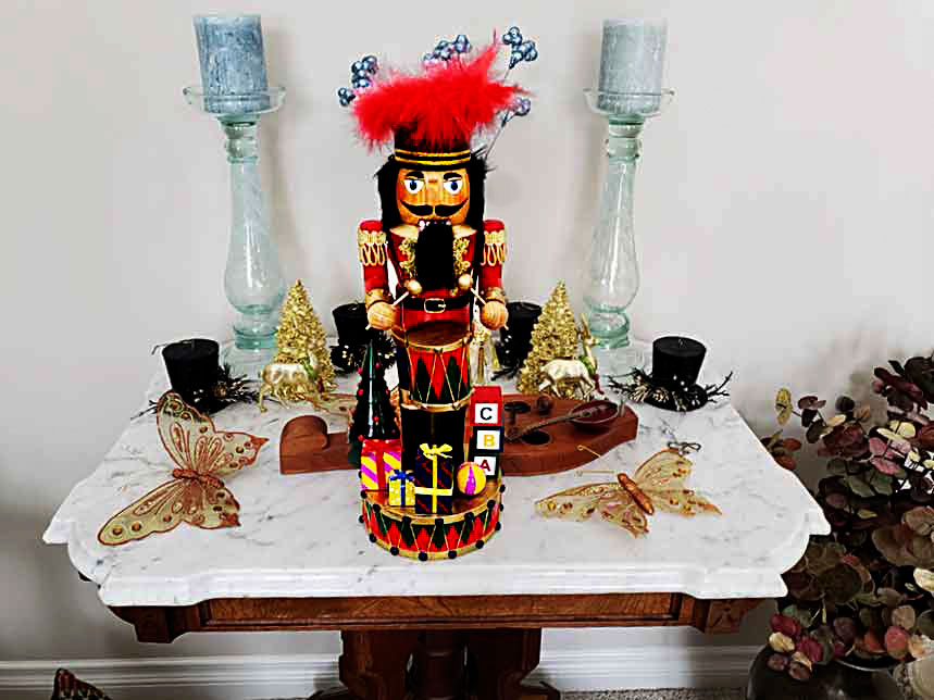 Table with Nutcracker